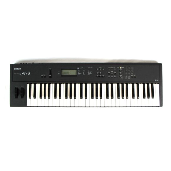 YAMAHA S03 61-KEY SYNTHESIZER W/ POWER SUPPLY