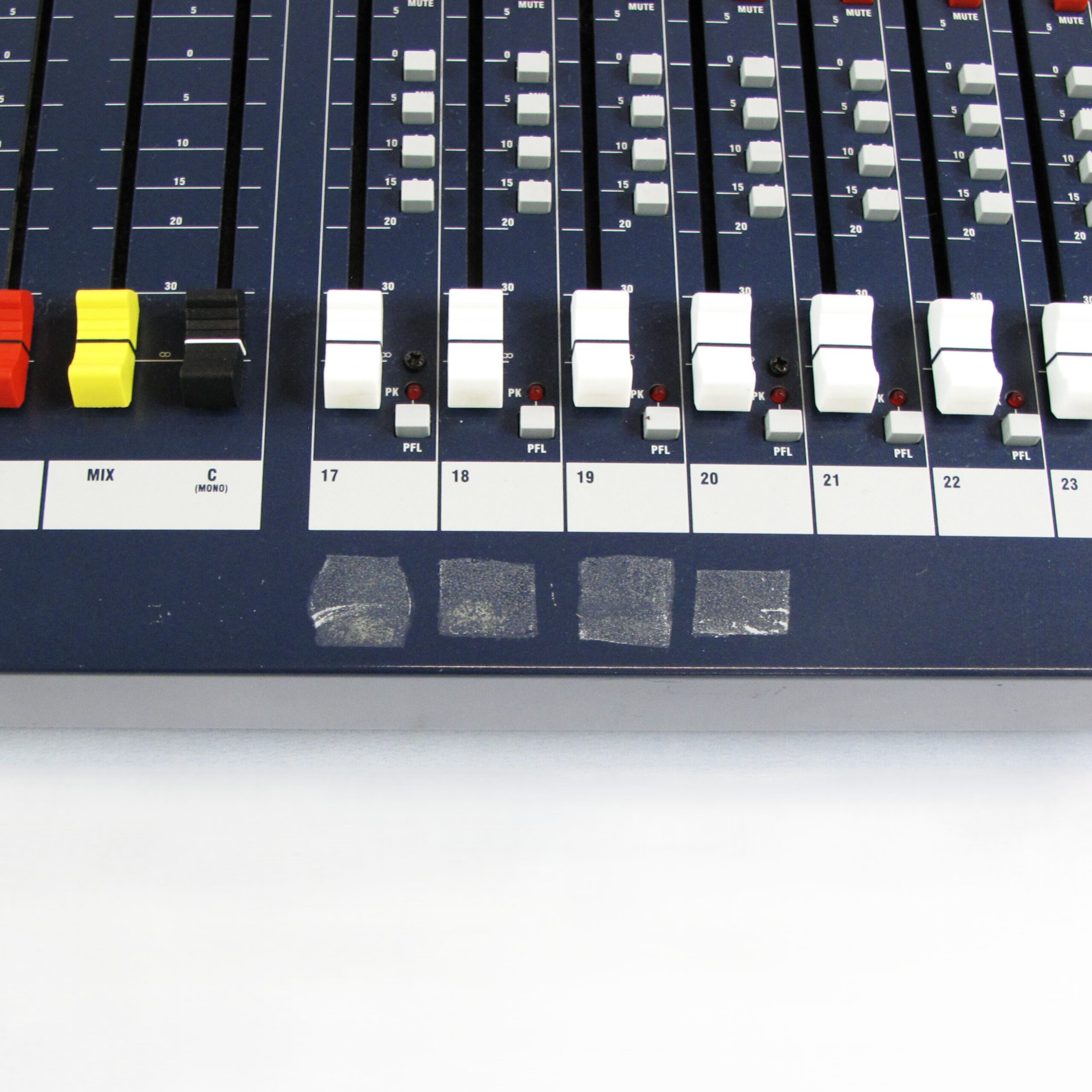 soundcraft lx7ii 24 channel mixer